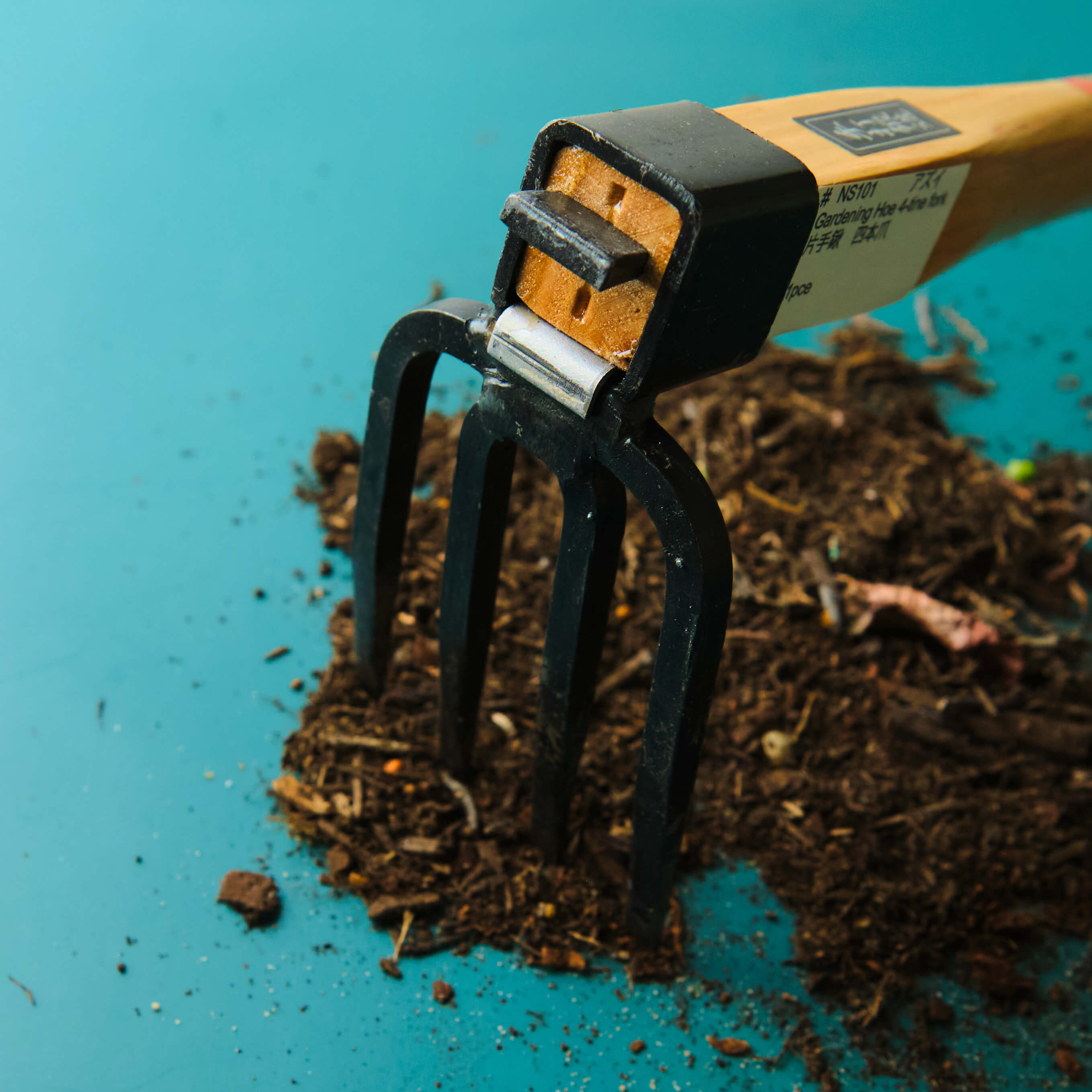 Fourche de jardin à 4 dents avec manche en bois