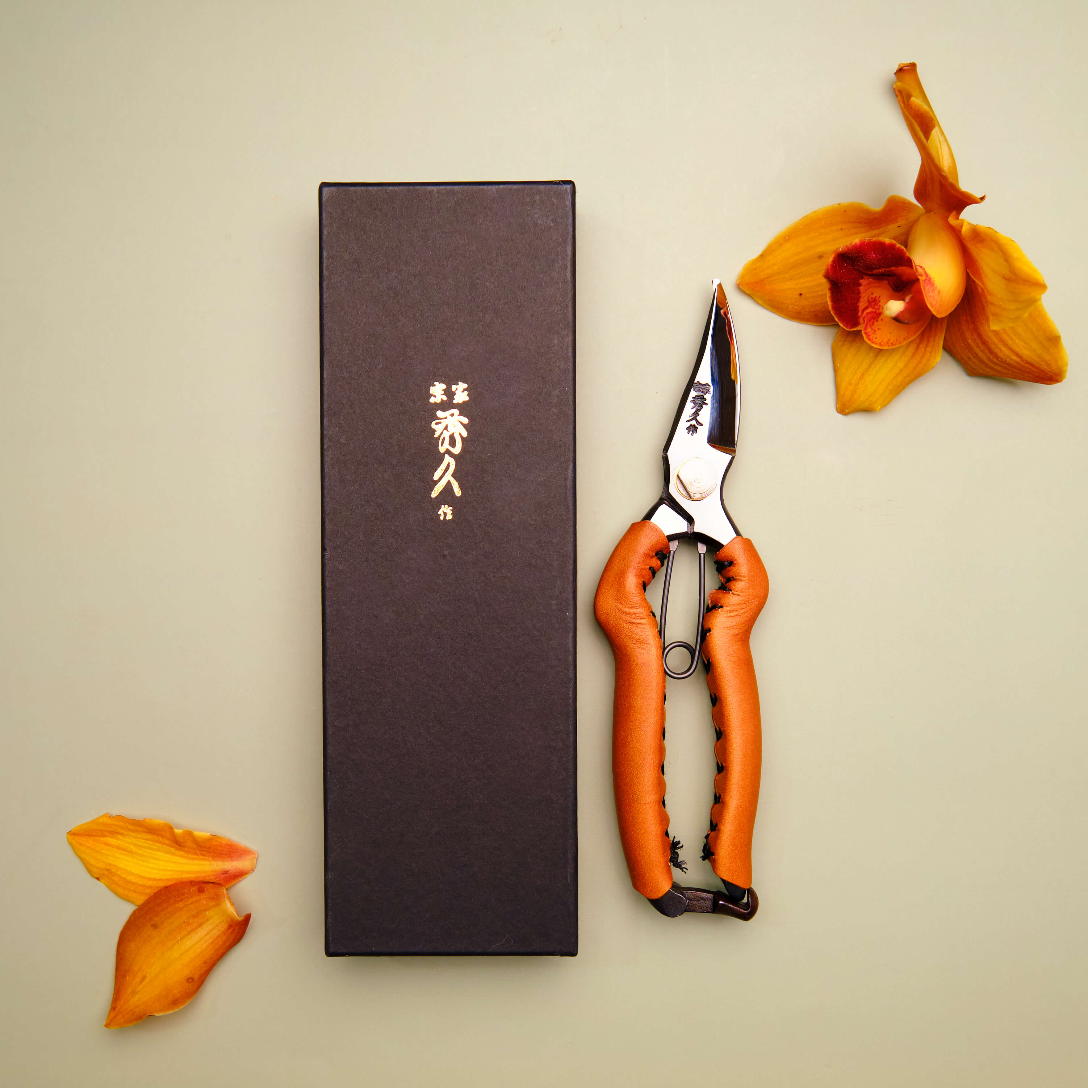 Sécateur artisanal japonais à poignée en cuir marron clair - 190 mm