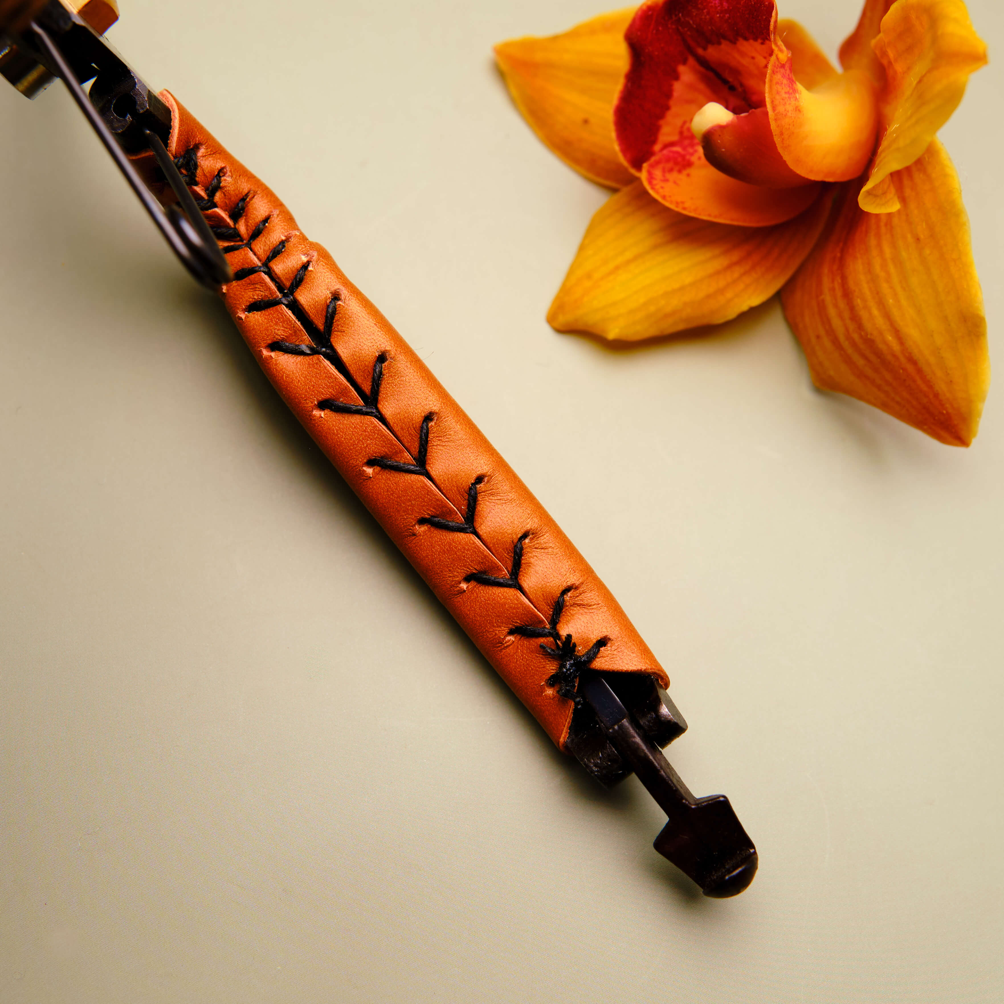 Sécateur artisanal japonais à poignée en cuir marron clair - 190 mm