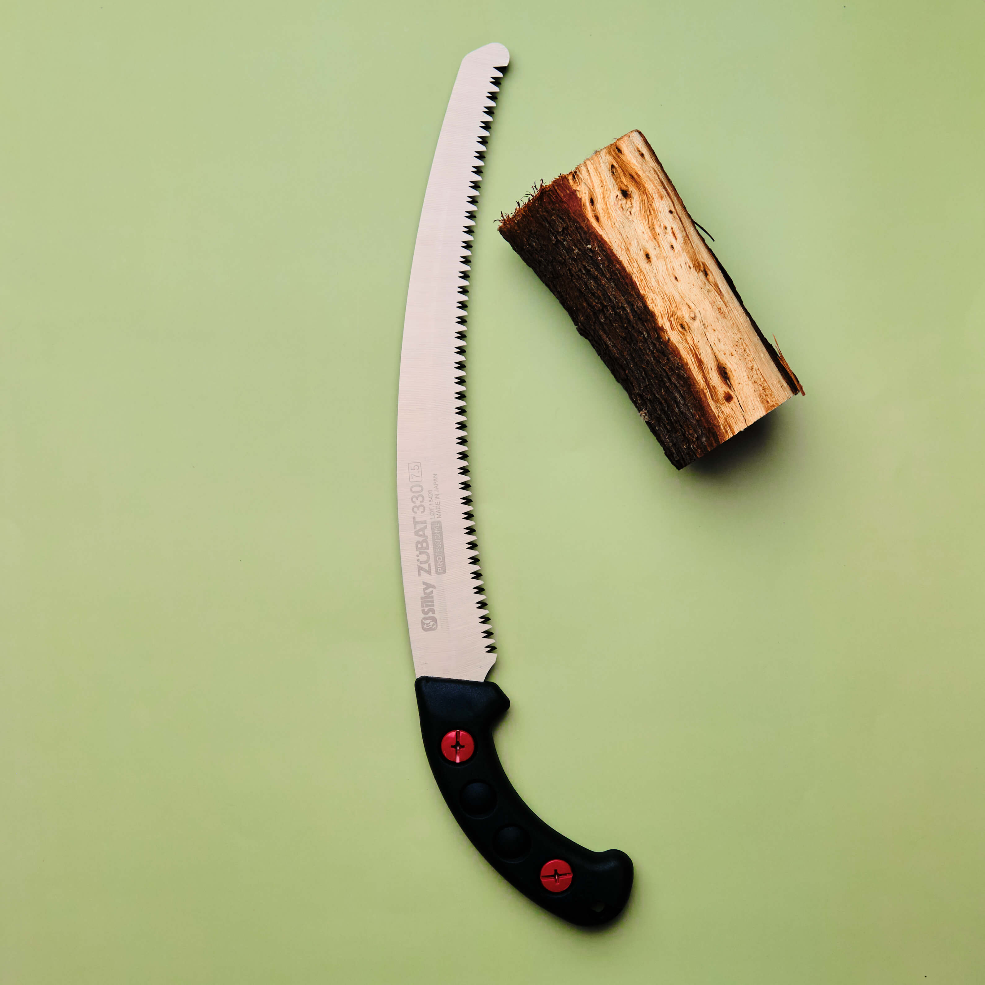 Scie d'élagage à denture courbée 330mm, manche ergonomique noir