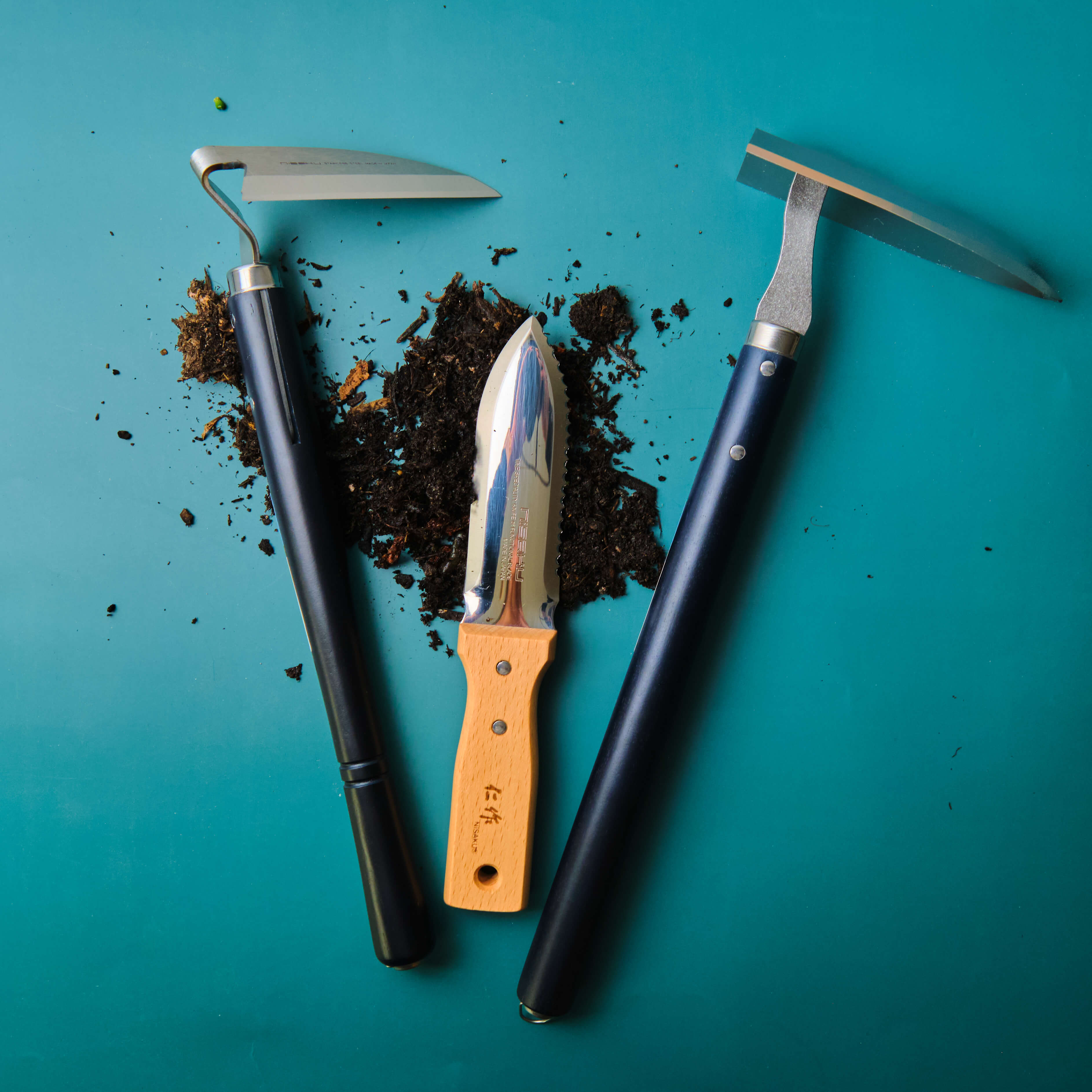 Couteau de jardin avec étui — Lame à double tranchant en acier inoxydable, manche en bois