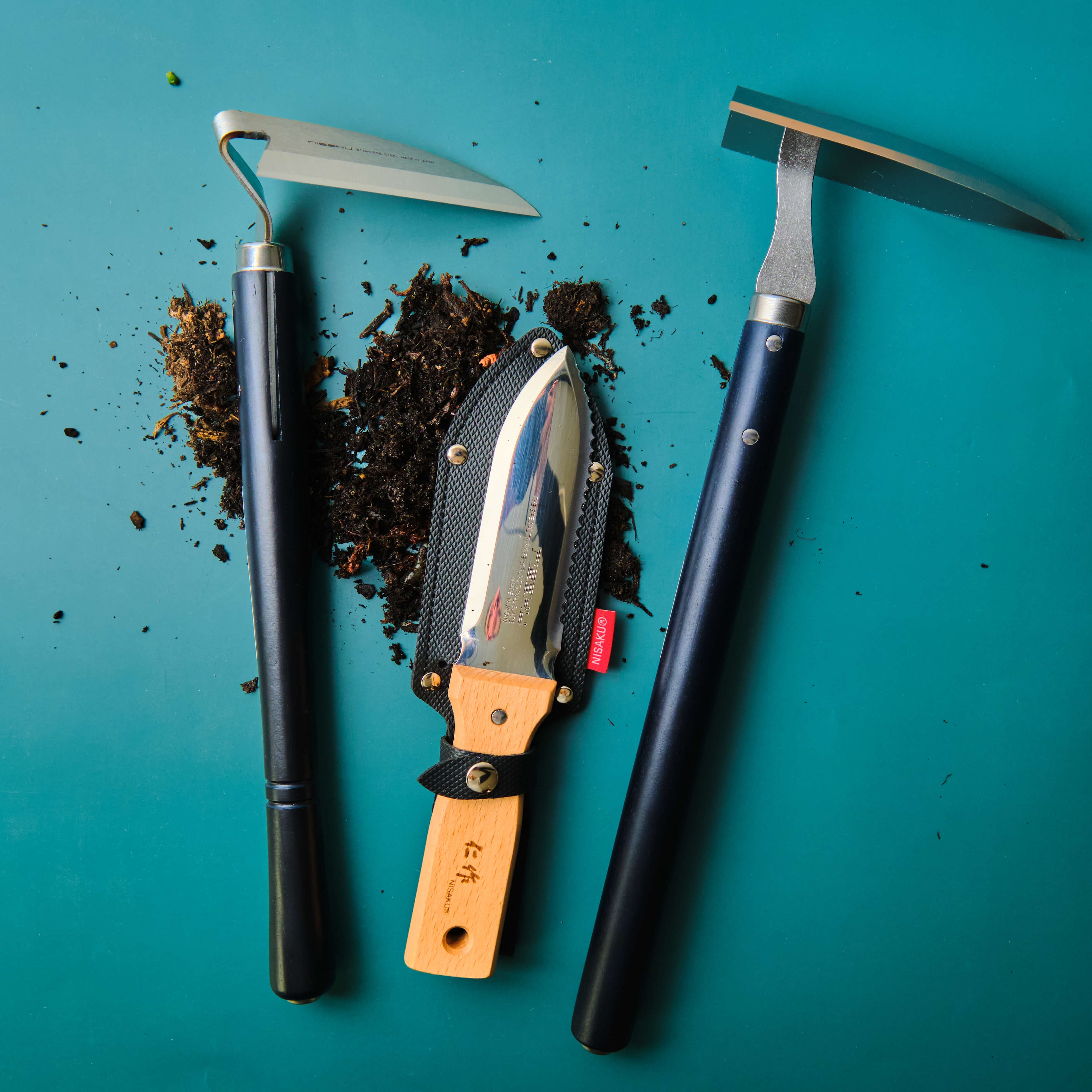 Couteau de jardin avec étui — Lame à double tranchant en acier inoxydable, manche en bois